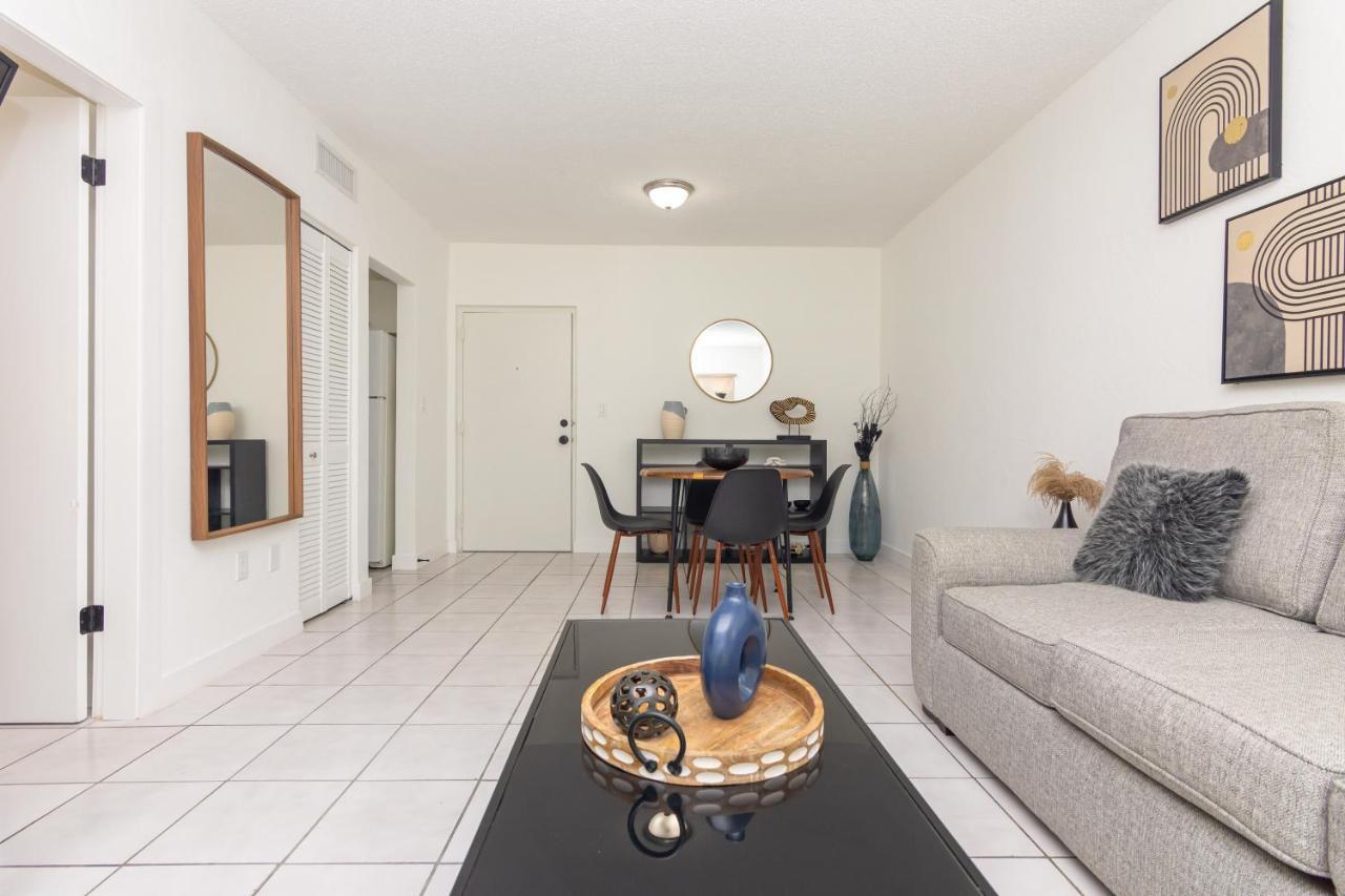 One Bedroom Apartment - With Parking & Balcony - Heart Of Wynwood Μαϊάμι Εξωτερικό φωτογραφία